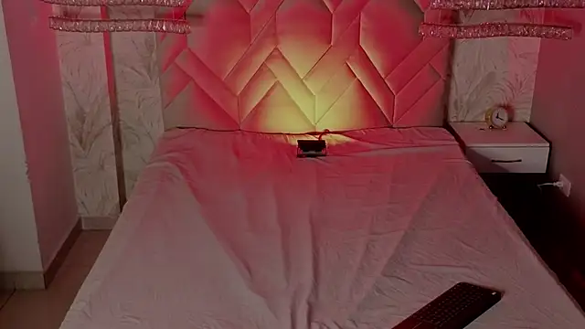 Snapshot of MaxHeat_ chatting on February 2025 07:52:02 PM MaxHeat online show from February 2025 07:52:02 PM
