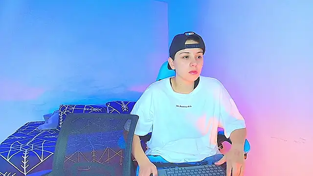 Snapshot of aron_wi chatting on December 2024 09:18:02 PM aron wi online show from December 2024 09:18:02 PM