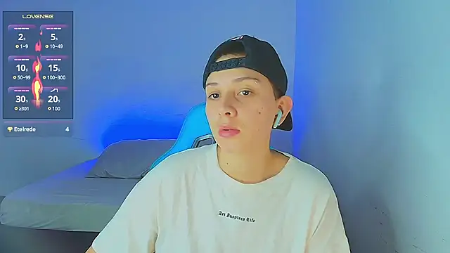 Snapshot of aron_wi chatting on January 2025 03:43:01 AM aron wi online show from January 2025 03:43:01 AM