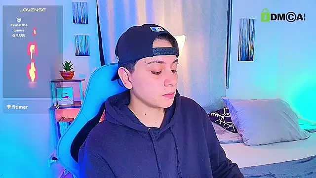 Snapshot of aron_wi chatting on October 2025 03:33:01 PM aron wi online show from October 2025 03:33:01 PM