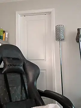 butterflybootyy online show from April 2026 05:30:01 PM