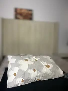 BhadBhad Kitty online show from October 2025 04:43:01 AM