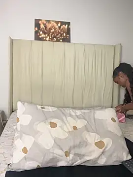 BhadBhad Kitty online show from October 2025 05:33:01 AM