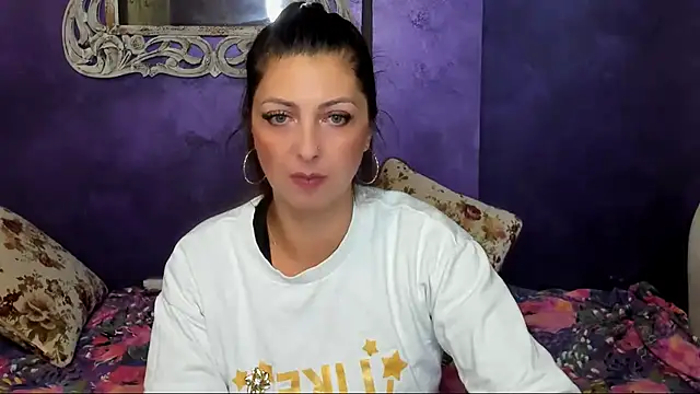 Snapshot of DivinSandra chatting on December 2024 11:14:01 AM DivinSandra online show from December 2024 11:14:01 AM