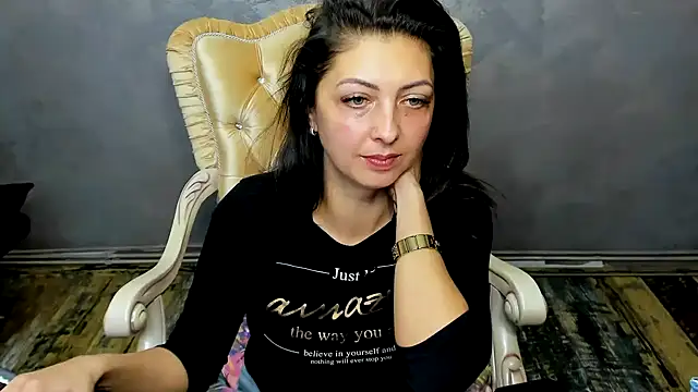 Snapshot of DivinSandra chatting on December 2024 08:39:02 AM DivinSandra online show from December 2024 08:39:02 AM