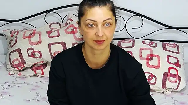 Snapshot of DivinSandra chatting on February 2025 06:45:02 AM DivinSandra online show from February 2025 06:45:02 AM