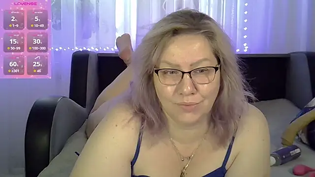 Snapshot of AngelinaGlam chatting on October 2025 10:58:02 AM AngelinaGlam online show from October 2025 10:58:02 AM