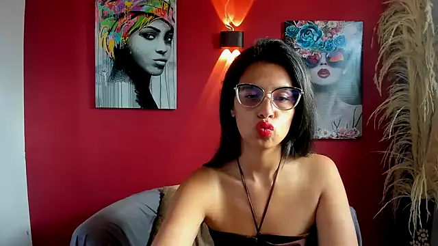 Snapshot of PaolaMendez_ chatting on December 2024 12:18:02 PM PaolaMendez online show from December 2024 12:18:02 PM