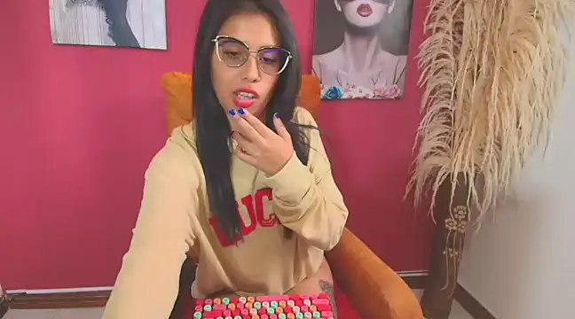 Snapshot of PaolaMendez_ chatting on March 2025 05:34:02 PM PaolaMendez online show from March 2025 05:34:02 PM