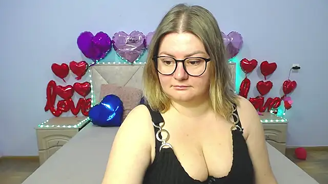 Snapshot of ZannaDreil chatting on February 2025 07:03:01 PM ZannaDreil online show from February 2025 07:03:01 PM