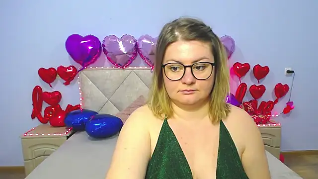 Snapshot of ZannaDreil chatting on February 2025 01:09:02 AM ZannaDreil online show from February 2025 01:09:02 AM