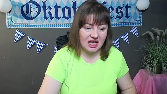 Snapshot of ZannaDreil chatting on October 2025 06:06:01 PM ZannaDreil online show from October 2025 06:06:01 PM