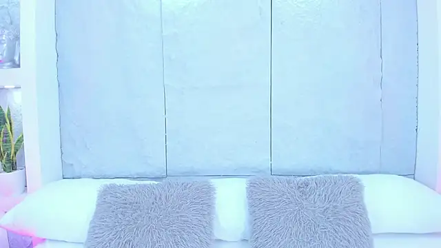 Snapshot of AvyMilton chatting on September 2025 11:36:02 AM AvyMilton online show from September 2025 11:36:02 AM