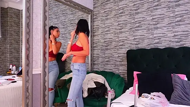 Snapshot of SarraRose chatting on October 2025 08:51:01 PM SarraRose online show from October 2025 08:51:01 PM