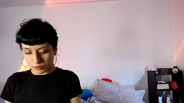 anika lowen02 online show from February 2025 03:30:02 PM