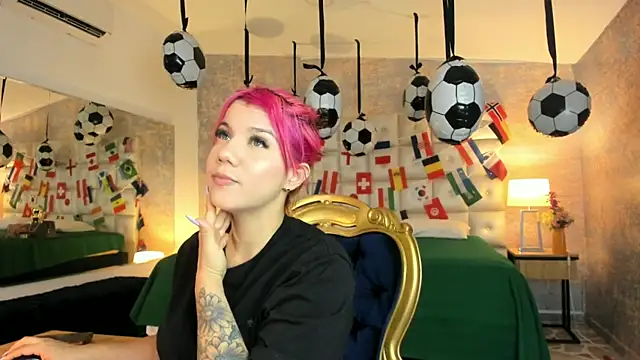 MelaniieRoux online show from June 2026 07:38:01 PM