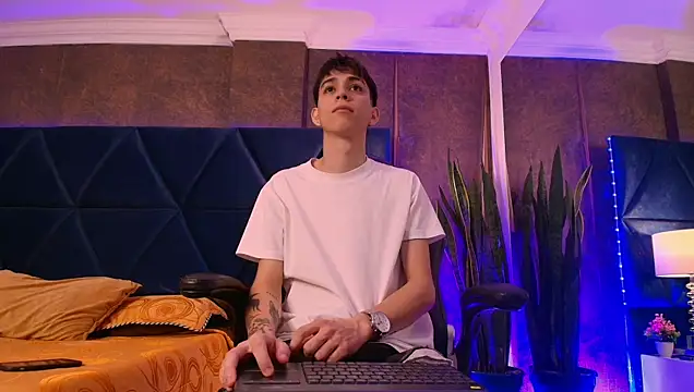 Snapshot of Lion_Foster01 chatting on December 2025 07:34:02 PM Lion Foster01 online show from December 2025 07:34:02 PM