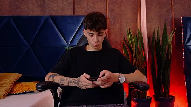 Snapshot of Lion_Foster01 chatting on December 2025 09:53:01 PM Lion Foster01 online show from December 2025 09:53:01 PM