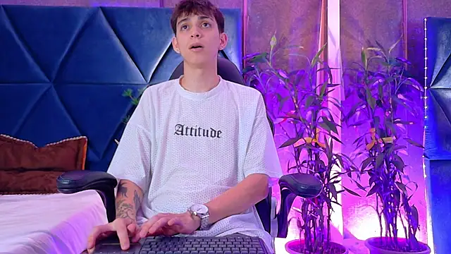 Lion Foster01 online show from December 2025 09:54:01 PM