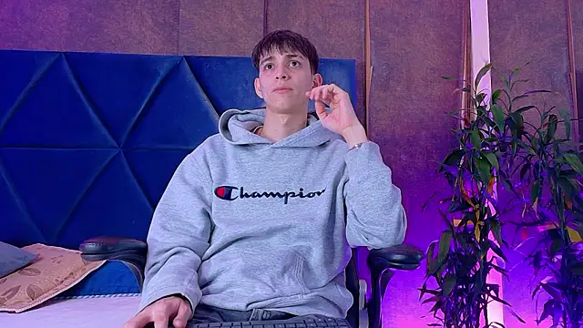 Lion Foster01 online show from February 2026 11:43:02 PM