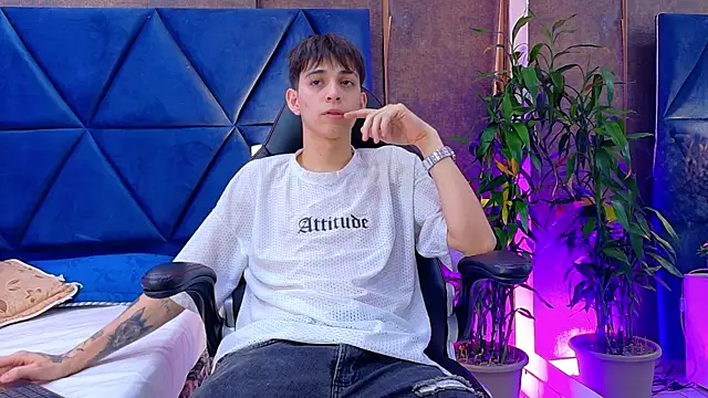 Lion Foster01 online show from February 2026 10:58:02 PM