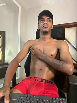 Snapshot of AaronCruz_ chatting on December 2024 01:58:01 AM AaronCruz online show from December 2024 01:58:01 AM