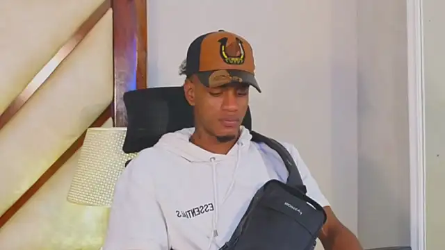 Snapshot of AaronCruz_ chatting on December 2024 07:38:02 PM AaronCruz online show from December 2024 07:38:02 PM