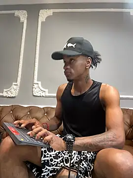 Snapshot of AaronCruz_ chatting on December 2024 01:54:02 PM AaronCruz online show from December 2024 01:54:02 PM