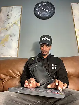 Snapshot of AaronCruz_ chatting on December 2024 01:49:02 PM AaronCruz online show from December 2024 01:49:02 PM