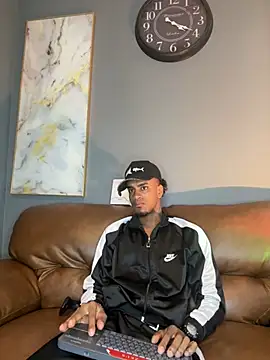 Snapshot of AaronCruz_ chatting on February 2025 07:18:02 PM AaronCruz online show from February 2025 07:18:02 PM