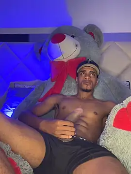 Snapshot of AaronCruz_ chatting on November 2025 07:17:01 AM AaronCruz online show from November 2025 07:17:01 AM