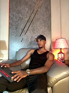 Snapshot of AaronCruz_ chatting on November 2025 08:46:02 PM AaronCruz online show from November 2025 08:46:02 PM