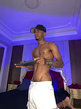 Snapshot of AaronCruz_ chatting on December 2025 01:33:02 AM AaronCruz online show from December 2025 01:33:02 AM