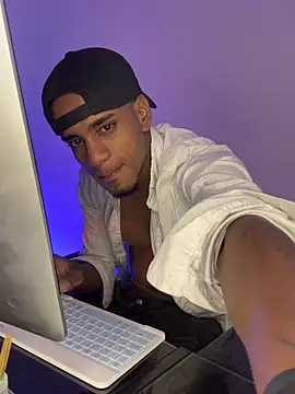 AaronCruz  online show from May 2026 11:53:01 PM