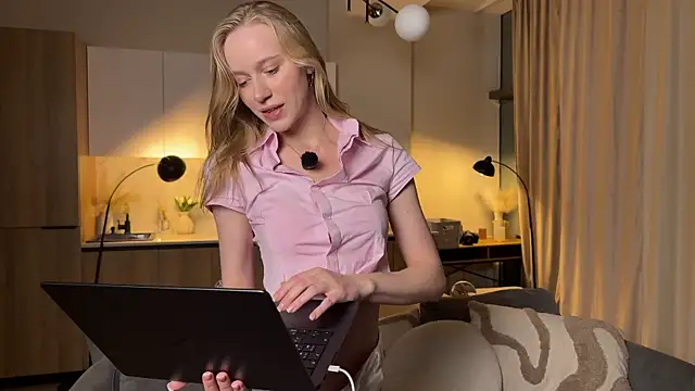 PollyAgata online show from June 2026 07:14:02 PM