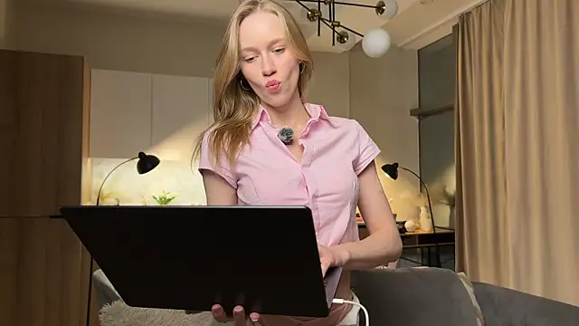 PollyAgata online show from June 2026 07:48:01 PM