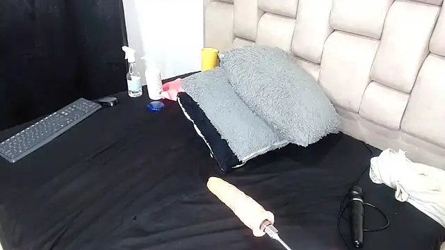 Snapshot of Roxy-Smith chatting on January 2025 03:41:01 AM Roxy-Smith online show from January 2025 03:41:01 AM