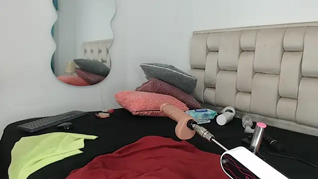 Snapshot of Roxy-Smith chatting on September 2025 11:31:02 PM Roxy-Smith online show from September 2025 11:31:02 PM