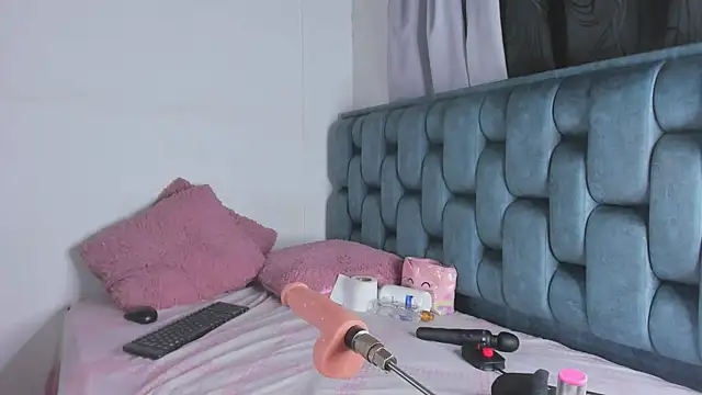 Snapshot of Roxy-Smith chatting on March 2026 11:19:02 PM Roxy-Smith online show from March 2026 11:19:02 PM