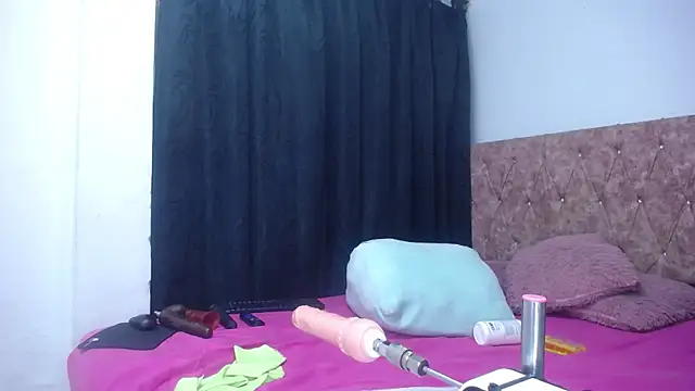 Roxy-Smith online show from August 2026 12:42:01 AM