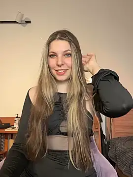 Snapshot of Annie_aww chatting on March 2025 09:16:01 PM Annie aww online show from March 2025 09:16:01 PM