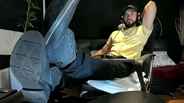 Snapshot of alessandro_wye chatting on October 2025 04:48:01 AM alessandro wye online show from October 2025 04:48:01 AM