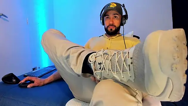 Snapshot of alessandro_wye chatting on December 2025 01:49:02 PM alessandro wye online show from December 2025 01:49:02 PM