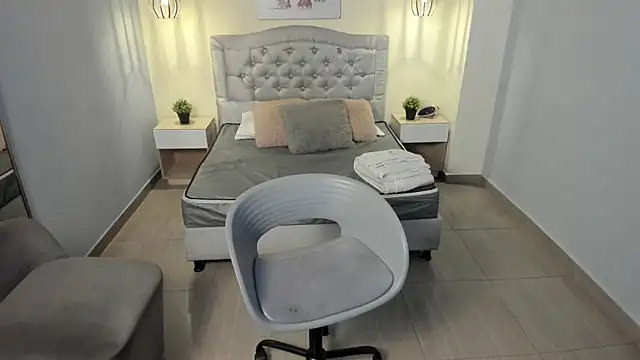 escarleth   online show from November 2025 12:45:02 PM