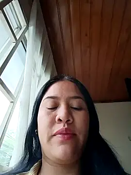 Miia grand online show from November 2025 12:31:02 PM