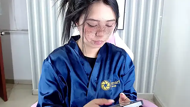 Snapshot of sarah_moon2 chatting on December 2024 12:44:01 AM sarah moon2 online show from December 2024 12:44:01 AM