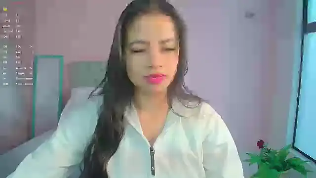 Snapshot of soyzarahtorres chatting on January 2025 06:27:01 PM soyzarahtorres online show from January 2025 06:27:01 PM