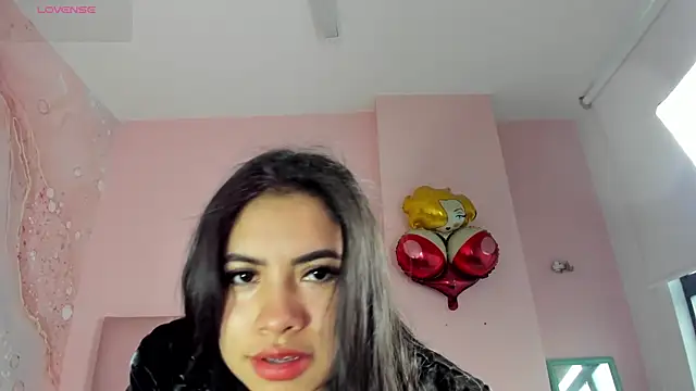 Snapshot of soyzarahtorres chatting on December 2025 09:31:02 PM soyzarahtorres online show from December 2025 09:31:02 PM