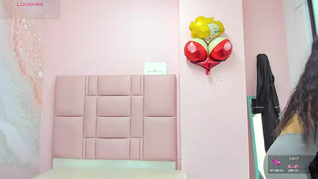 soyzarahtorres online show from December 2025 09:45:01 PM