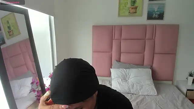 soyzarahtorres online show from February 2026 08:46:02 PM